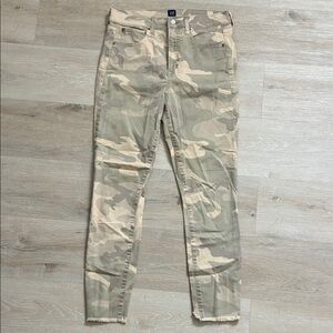 GAP Camouflage Print Pants